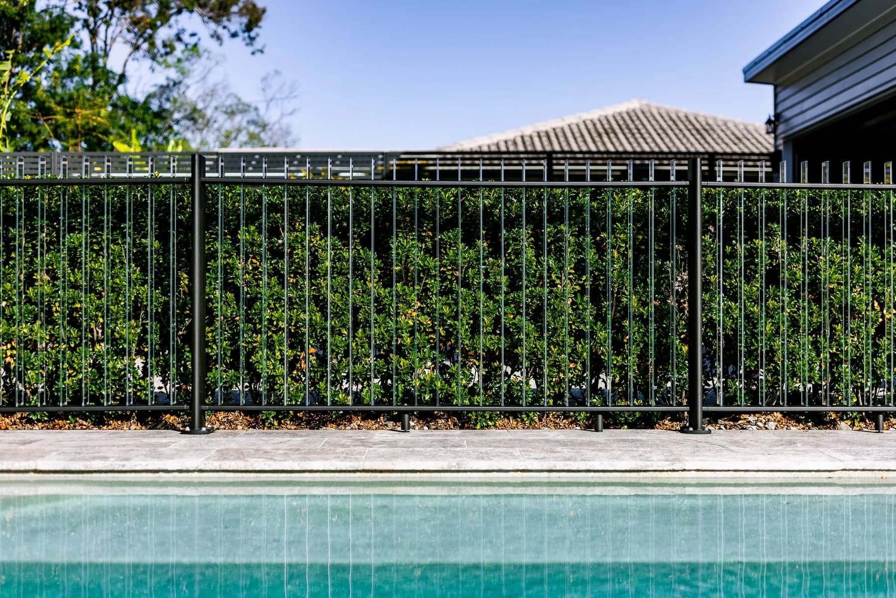 Flo Glass Fence glass slat and rail detail